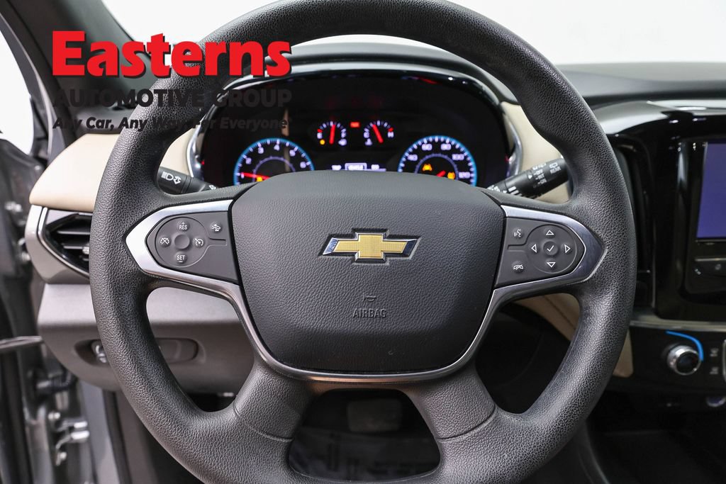 Used 2023 Chevrolet Traverse LS FWD image 11