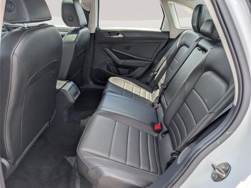 Used 2021 Volkswagen Jetta SE w/ SE Cold Weather Package FWD image 14