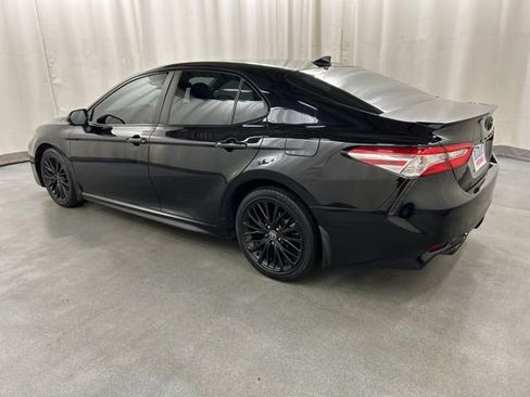 Used 2020 Toyota Camry SE FWD image 3