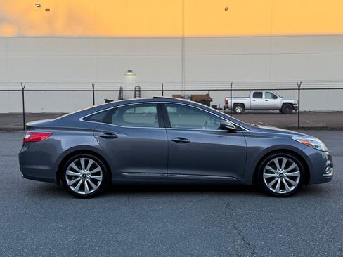 Used 2013 Hyundai Azera w/ Technology Pkg FWD image 3
