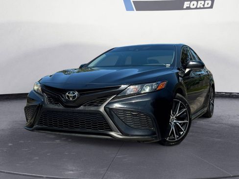 Used 2021 Toyota Camry SE FWD image 1