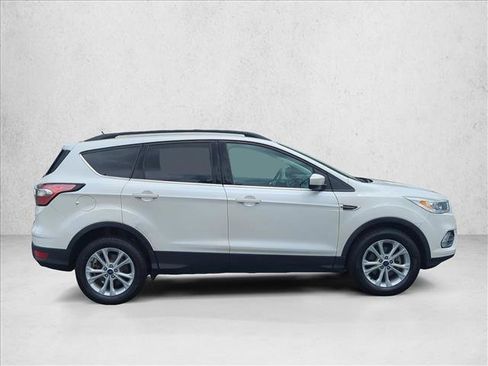 Used 2017 Ford Escape SE w/ SE Leather Comfort Package FWD image 4
