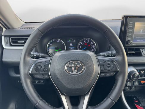 Used 2021 Toyota RAV4 XLE Premium AWD/4WD image 10