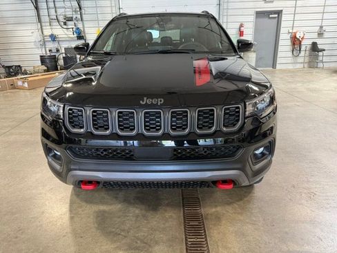Certified 2025 Jeep Compass Trailhawk AWD/4WD image 40