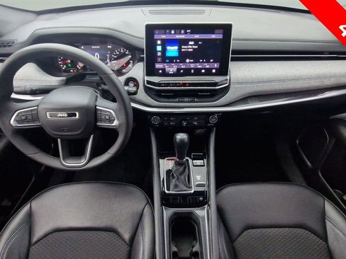 Used 2024 Jeep Compass Latitude image 9