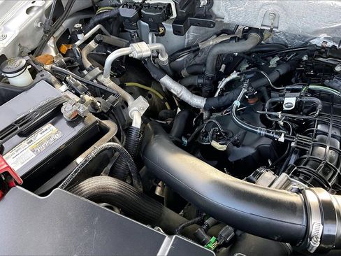 Used 2015 Ford Expedition XLT w/ Equipment Group 202A image 32