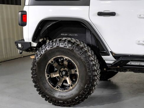 Used 2018 Jeep Wrangler Unlimited Sahara AWD/4WD image 5