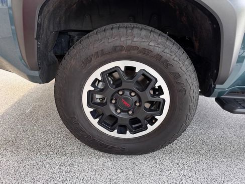 Certified 2025 Toyota 4Runner TRD Off-Road Premium AWD/4WD image 16