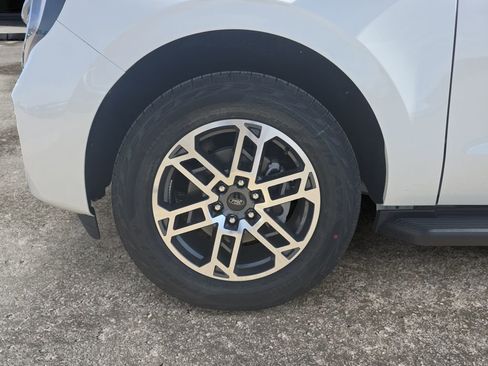 New 2026 Ford Expedition Max Active AWD/4WD image 9