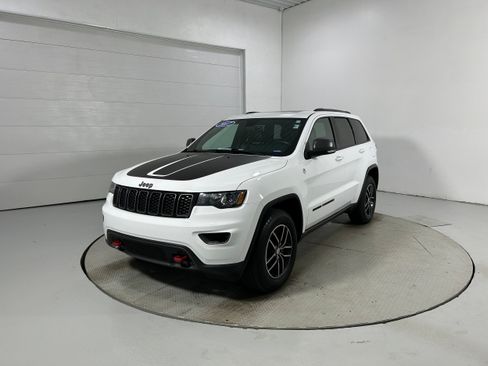 Used 2017 Jeep Grand Cherokee Trailhawk AWD/4WD image 22