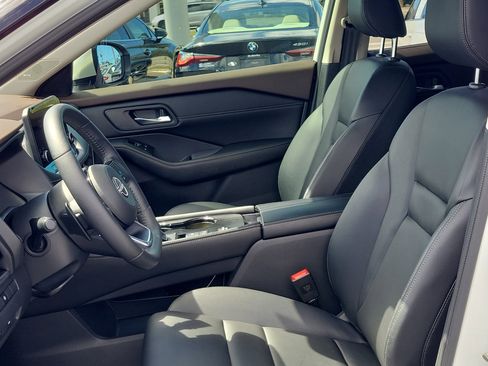 Used 2023 Nissan Rogue SL w/ SL Premium Package image 23