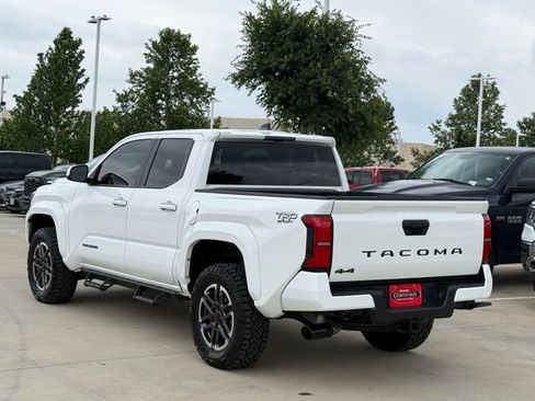 Used 2025 Toyota Tacoma TRD Sport AWD/4WD image 5