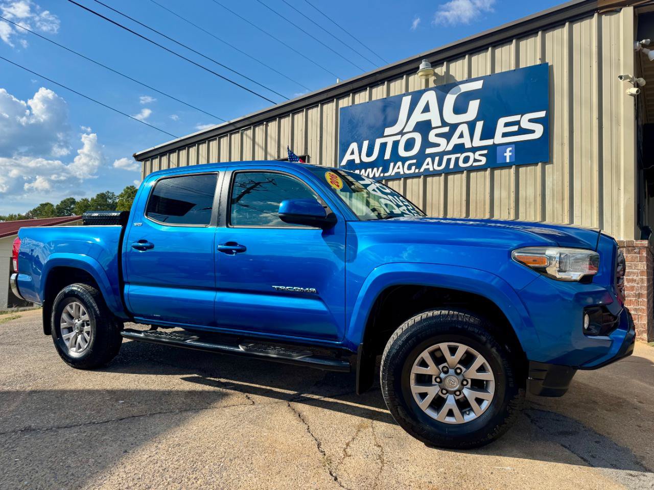 Used 2016 Toyota Tacoma SR5 w/ SR5 Appearance Package (SN) AWD/4WD image 2