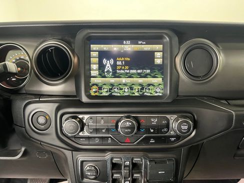 Used 2023 Jeep Wrangler Willys image 12