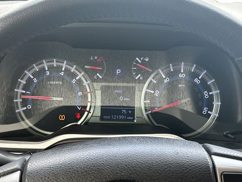 Used 2018 Toyota 4Runner SR5 AWD/4WD image 27