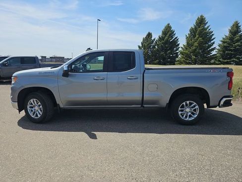 Used 2025 Chevrolet Silverado 1500 LT AWD/4WD image 2
