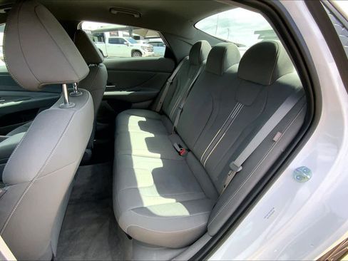 Used 2025 Hyundai Elantra SEL FWD image 19