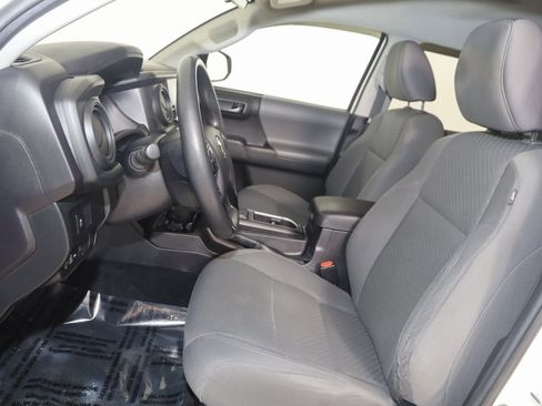 Used 2022 Toyota Tacoma SR image 11