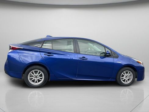 Used 2017 Toyota Prius Two w/ Carpet Mat Package FWD image 4