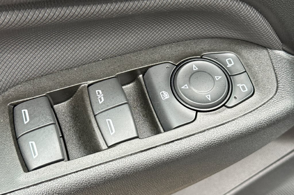 Used 2023 Chevrolet Equinox RS w/ RS Leather Package FWD image 12