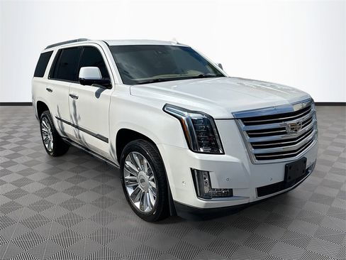 Used 2019 Cadillac Escalade Platinum image 4
