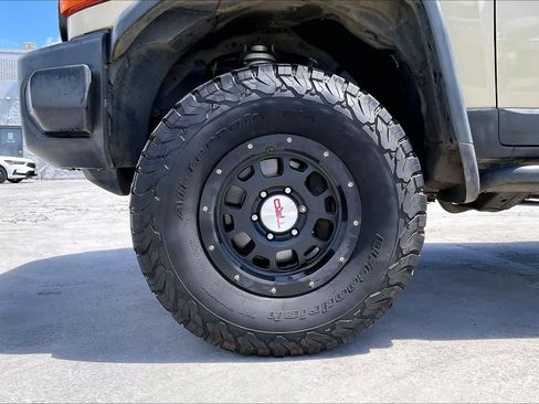 Used 2010 Toyota FJ Cruiser 4WD image 8