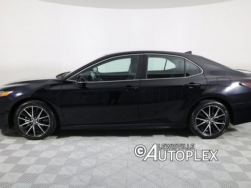 Used 2024 Toyota Camry SE image 8