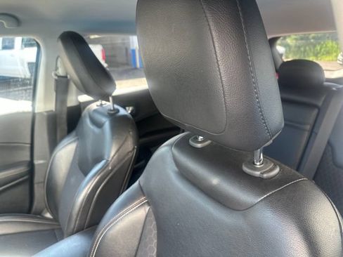 Used 2019 Jeep Compass Latitude AWD/4WD image 6