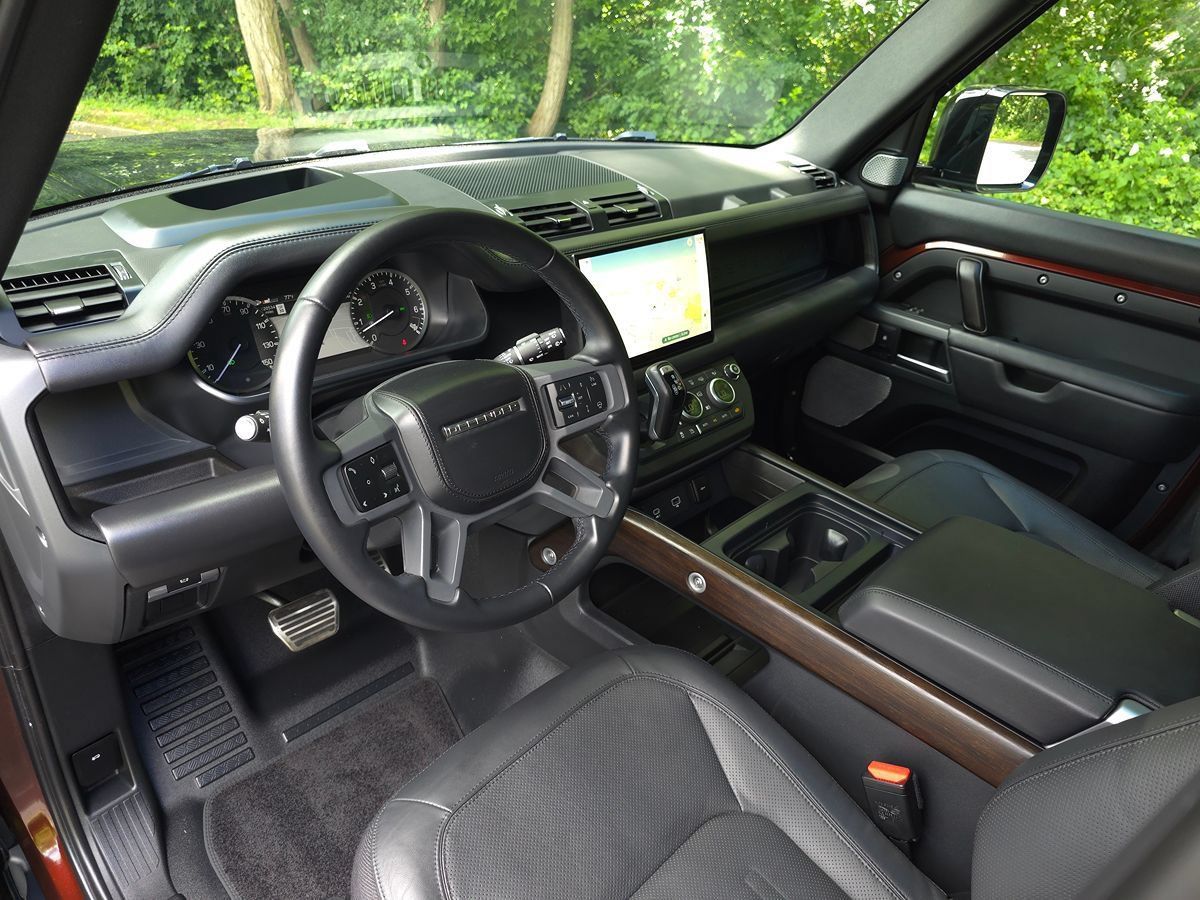 Used 2023 Land Rover Defender 130 X AWD/4WD image 2