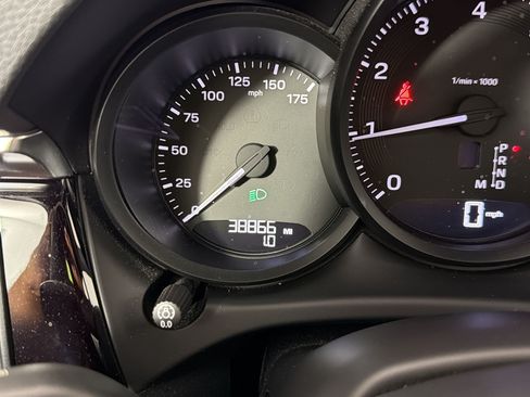 Certified 2024 Porsche Macan AWD/4WD image 22