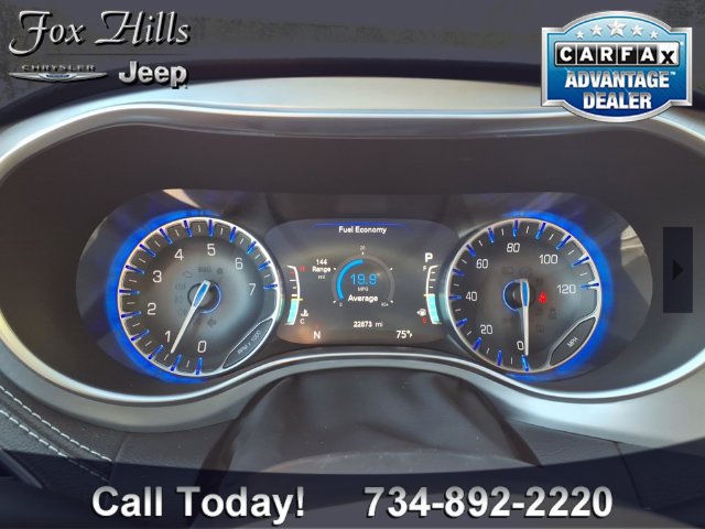 Certified 2025 Chrysler Pacifica Limited w/ Uconnect Theater Family Group FWD image 23