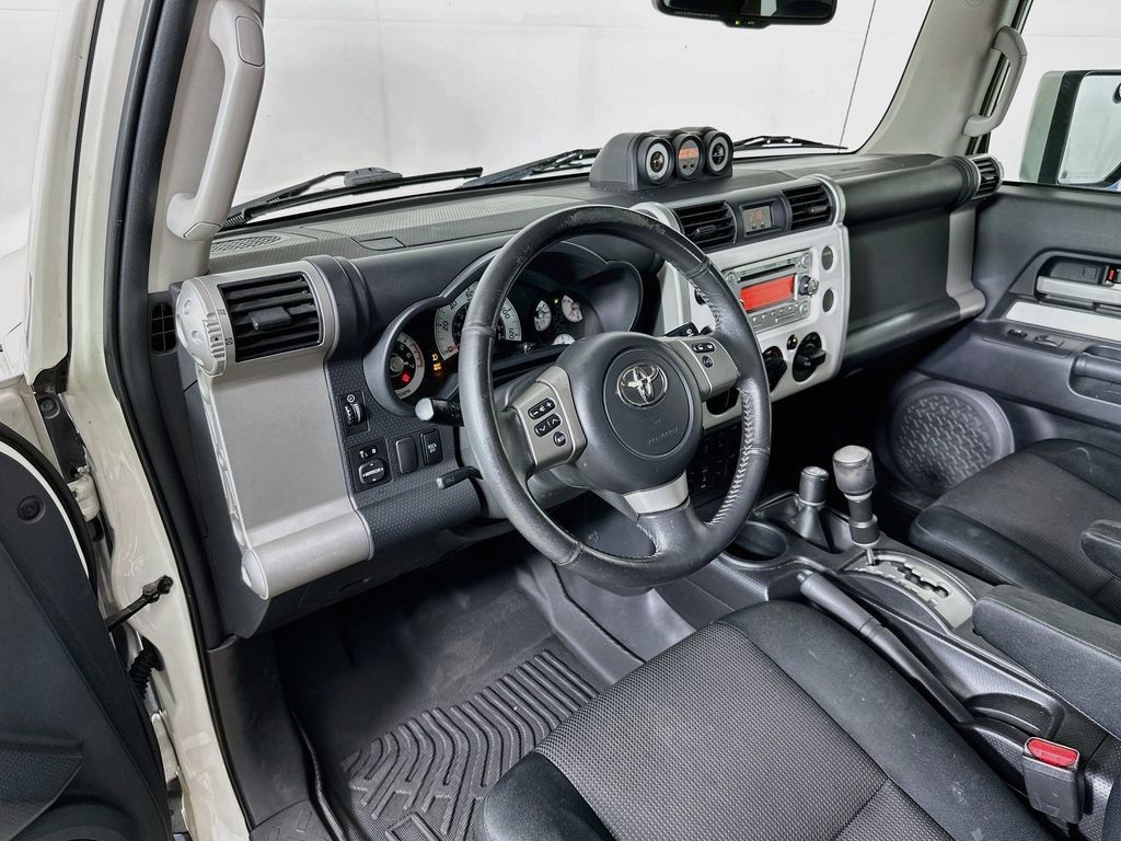 Used 2011 Toyota FJ Cruiser 4WD w/ Upgrade Pkg image 10