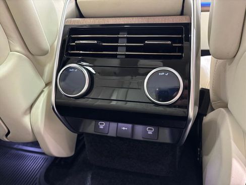 Used 2023 Land Rover Range Rover SE image 37