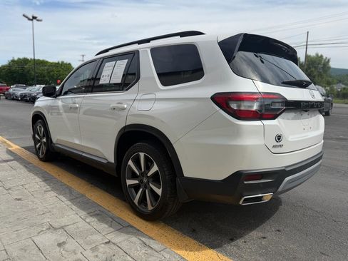 Used 2023 Honda Pilot Touring image 6
