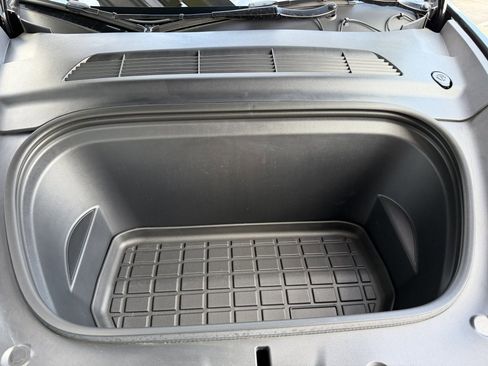 Used 2024 Tesla Model Y 2WD image 41