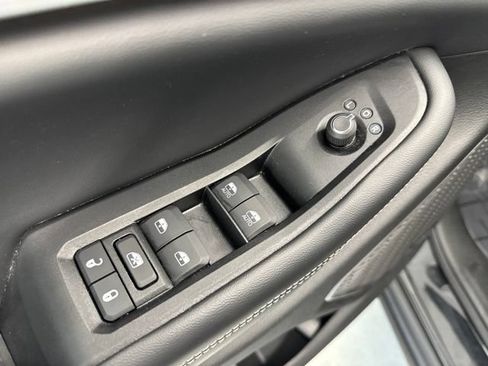 Used 2023 Jeep Grand Cherokee 4WD 4xe w/ Luxury Tech Group II image 23