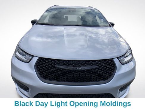 New 2026 Chrysler Pacifica Select w/ S Appearance Package AWD/4WD image 10