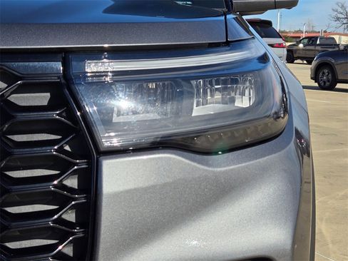 Used 2025 Ford Explorer ST-Line w/ ST-Line Street Pack image 30