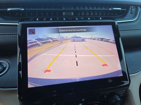 Used 2023 Jeep Grand Cherokee L Limited image 30