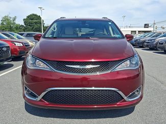 Used 2017 Chrysler Pacifica Touring-L w/ Tire & Wheel Group FWD video 2