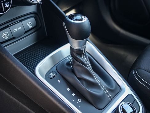 New 2025 Hyundai Venue SEL image 18