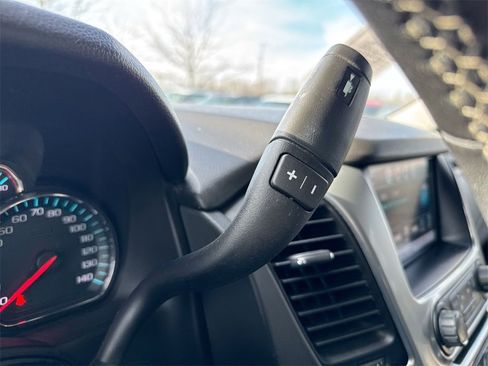 Used 2019 Chevrolet Suburban LT image 17