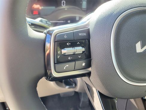 New 2026 Kia Carnival image 14