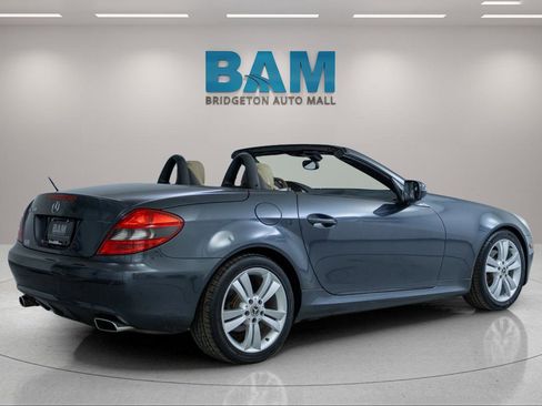Used 2010 Mercedes-Benz SLK 300 image 7