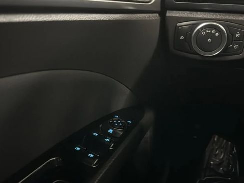 Used 2016 Ford Fusion SE FWD image 16