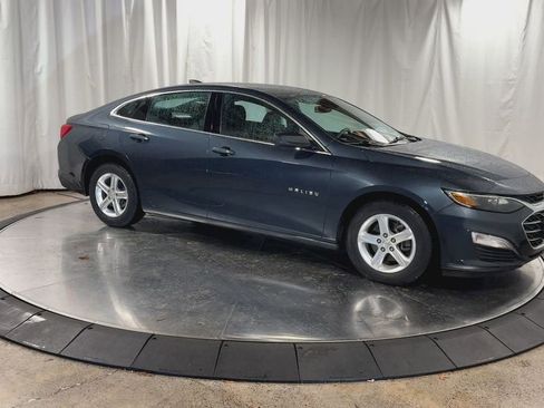 Used 2019 Chevrolet Malibu LS image 2