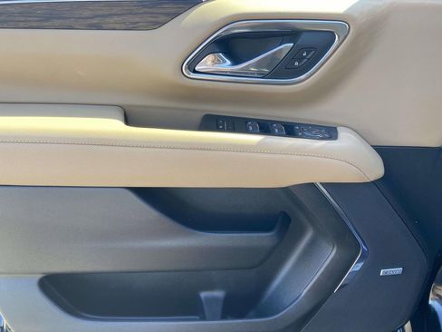 Used 2023 Chevrolet Tahoe Premier RWD image 17