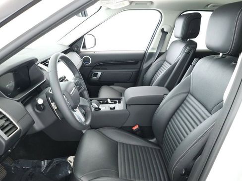 Used 2024 Land Rover Discovery S image 19