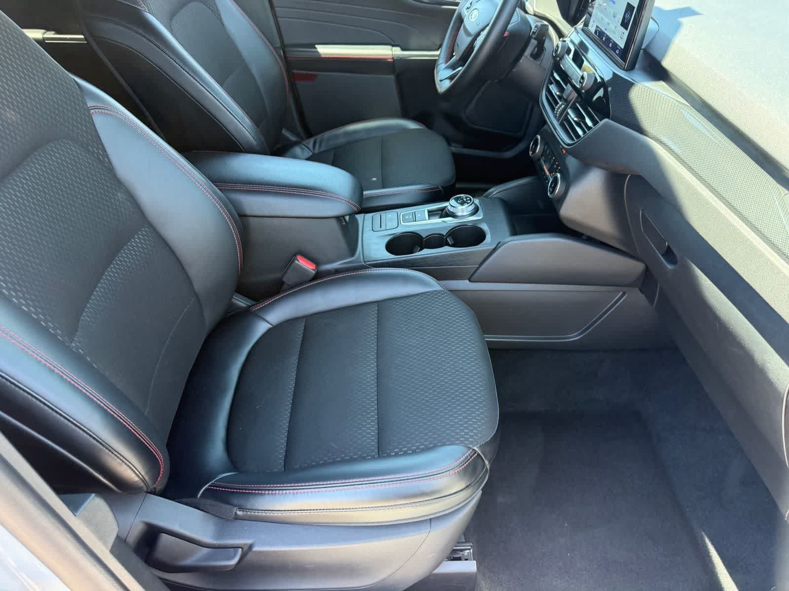 Used 2025 Ford Escape ST-Line Select AWD/4WD image 32