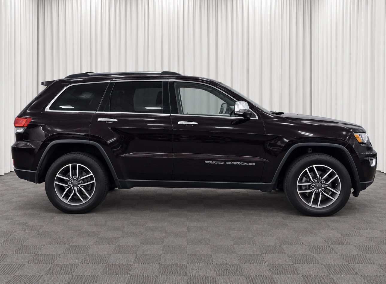Used 2020 Jeep Grand Cherokee Limited AWD/4WD image 2